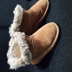 Cozy Tan Fur-Lined Boots